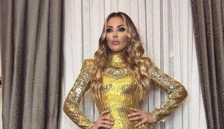 <p><strong>Sarışın sa&ccedil;larıyla bilinen Din&ccedil;&ouml;z'&uuml;n k&uuml;t kesim ve siyah renkteki sa&ccedil; stili, sosyal medya kullanıcılarını şaşkına &ccedil;evirdi.</strong></p>
