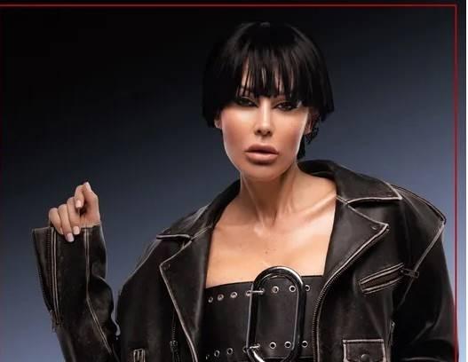 <p><span style="color:#800000"><strong>K&Uuml;T SİYAH SA&Ccedil;LARI NEYİ VURGULUYOR?</strong></span></p>

<p><strong>Yeni g&ouml;r&uuml;n&uuml;m&uuml;yle ilgili,<span style="color:#800000"> "Yeni imajında &ouml;zellikle vurgulamak istediğin bir ruh hali var mı?"</span> sorusuna Din&ccedil;&ouml;z<span style="color:#800000">, "Sakin bir g&uuml;&ccedil;. Bağırmadan da g&uuml;&ccedil;l&uuml; olunabileceğini g&ouml;steriyorum"</span> dedi.</strong></p>
