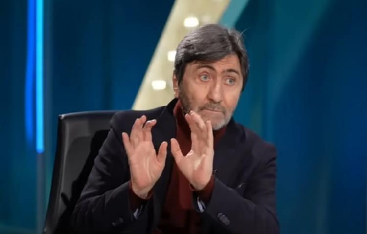 <p><strong>Ben Fenerbah&ccedil;e'de son d&ouml;nemde Edin Dzeko dışında soru işareti olmayan forvet hatırlamıyorum.</strong></p>
