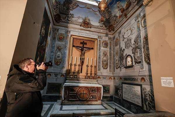 <p>Freskteki melek fig&uuml;r&uuml;n&uuml;n Meloni'ye benzemesi sebebiyle İtalya K&uuml;lt&uuml;r Bakanlığı ve bazilika y&ouml;netimi restorasyon &ccedil;alışmasıyla ilgili inceleme başlatmıştı.</p>

<p>&nbsp;</p>
