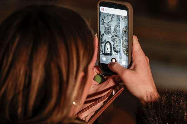 <p>Başbakan Meloni ise kilisedeki freskteki melek fig&uuml;r&uuml;n&uuml;n kendisine benzemesine ilişkin sosyal medya hesabından, freskin fotoğrafını, "Hayır, kesinlikle bir meleğe benzemiyorum." ifadesini ironi yaparak paylaştı.</p>

<p>&nbsp;</p>
