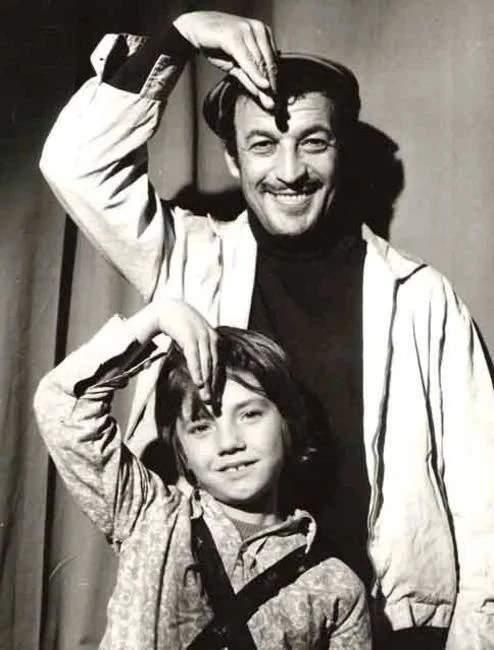 <p><strong>İstanbul Cumhuriyet Başsavcılığı tarafından y&uuml;r&uuml;t&uuml;len &uuml;nl&uuml; isimlere y&ouml;nelik uyuşturucu operasyonunda Yeşil&ccedil;am'ın &ccedil;ocuk yıldızı 'Afacan' olarak tanınan Menderes Utku g&ouml;zaltına alınarak tutuklandı.</strong></p>
