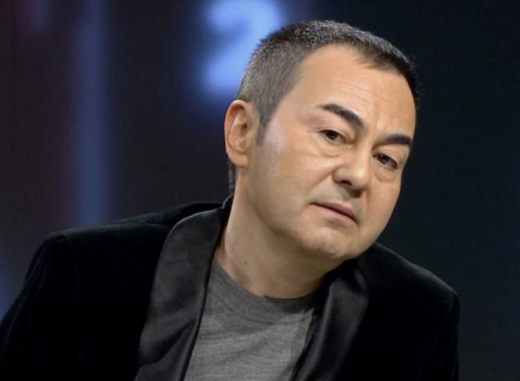 <p><span style="color:#800080"><em><strong>"Ger&ccedil;ekten uyuyakaldım. Kullandığım ağır ila&ccedil;lar nedeniyle maalesef uyku d&uuml;zenim yok. Hastalığım y&uuml;z&uuml;nden senede en az iki kez fiziksel olarak d&uuml;ş&uuml;ş yaşıyorum. Bu s&uuml;re&ccedil;leri y&ouml;netmek kolay olmuyor."</strong></em></span></p>
