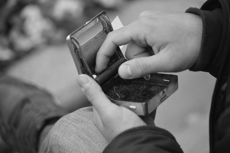 <p>T&uuml;t&uuml;nle m&uuml;cadele kapsamında Meclis'in g&uuml;ndemine yeni bir konu daha gelecek. Dumansız hava sahasının genişletilmesine ilişkin yeni sigara yasaklarının detayları belli oldu.&nbsp;</p>

<p>&nbsp;</p>
