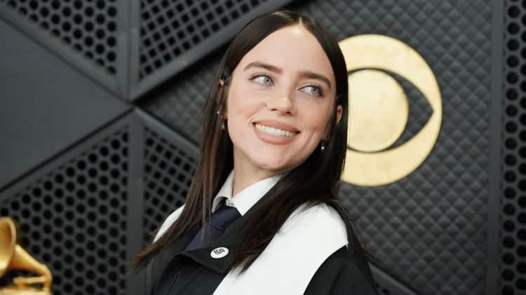 <p><span style="color:#0000CD"><strong>BİLLİE EİLİSH'DEN TEPKİ</strong></span></p>

<p><strong><span style="color:#000080">"Yılın Şarkısı"nı "Wildflower"</span> ile kazanan Billie Eilish de sahneden g&ouml;&ccedil;menlik yetkililerini eleştirdi:</strong></p>

<p><span style="color:#0000CD"><strong>"&Ccedil;alınmış topraklarda kimse yasa dışı değildir. S&ouml;ylemek istediğim tek şey ICE'a lanet olsun!"</strong></span></p>
