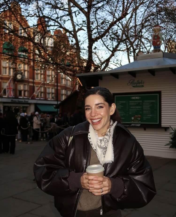 <p><strong>Bir d&ouml;neme damga vuran <span style="color:#FF0000">'Alemin Kralı' </span>dizisinde oynadığı Ayben karakreti ile hafızalara kazınan <span style="color:#FF0000">Elvin Leviner</span>, bir s&uuml;redir ekranlardan uzak bir yaşam s&uuml;r&uuml;yordu.</strong></p>
