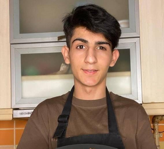 <p><span style="color:#FF0000"><strong>SON S&Ouml;ZLERİ Y&Uuml;REKLERİ SIZLATTI</strong></span></p>

<p><strong>Asrın felaketinin yıl d&ouml;n&uuml;m&uuml;nde, birka&ccedil; yıl &ouml;nce &ccedil;ektiği bir video ile anılan 19 yaşındaki Taha Duymaz&rsquo;a 3 yıl &ouml;nce,&nbsp;<span style="color:#FF0000">"Gelecekteki planların ne?"</span>&nbsp;sorusu y&ouml;neltildiğinde verdiği yanıt y&uuml;rekleri sızlattı.</strong></p>
