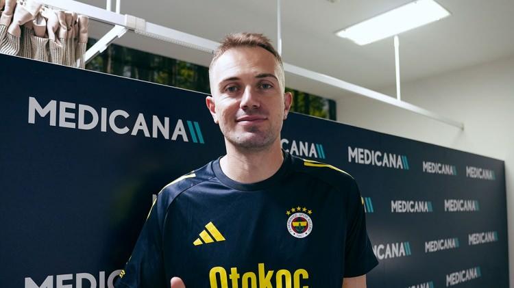 <p>Sarı-lacivertli ekip, Beşiktaş'la yollarını ayıran eski file bek&ccedil;isi Mert G&uuml;nok'la yeniden anlaştı.<br />
<br />
Fenerbah&ccedil;e altyapısından yetişip 2015 yılına kadar sarı-lacivertli formayı giyen Mert G&uuml;nok, daha sonra takımdan ayrılıp sırasıyla Bursaspor, Başakşehir ve Beşiktaş formaları giymişti.</p>
