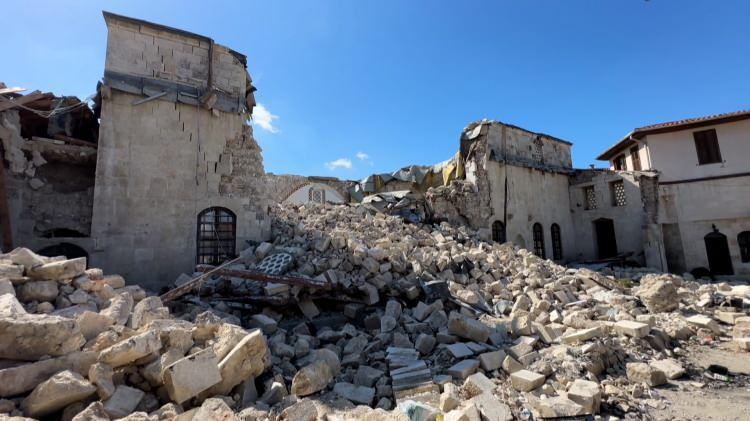 <p>Kurtarma ekipleri ise 168 kişiyi enkazdan sağ olarak kurtardı.</p>
