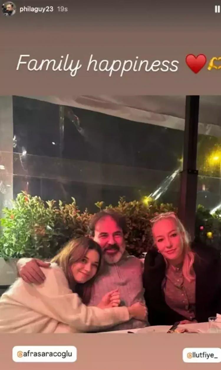 <p><span style="color:#800080"><strong>"FAMİLY HAPPİNESS"</strong></span><strong><em><span style="color:#800080">​</span></em></strong></p>

<p><strong>Son olarak Uğur Sara&ccedil;oğlu, Instagram hikayesinde &ldquo;Family Happiness&rdquo; notuyla eski eşi L&uuml;tfiye Hanım ve kızı Afra ile verdiği mutlu aile pozuna de yer verdi.</strong></p>
