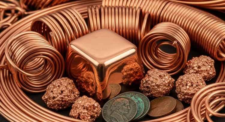 <p>Değerli metallerdeki y&uuml;kseliş dolandırıcıları harekete ge&ccedil;irdi. Merdiven altı işletmeler, hurda değeri 550 lira olan bakırı k&uuml;l&ccedil;e yapıp 3 bin 500 liraya satıyor. Uzmanlar "Bir sene bekleseniz bile zarar kapanmaz" diyerek uyardı.</p>

<p>&nbsp;</p>
