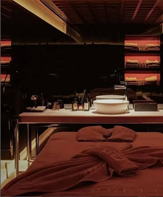 Clubhouse baskınında flaş detaylar: Gizli odalar gizli ortak! G&uuml;nd&uuml;z spor gece fuhuş partileri...