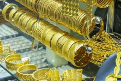 Altın i&ccedil;in ortalığı karıştıran tahmin! Dev bankadan iddialı &ccedil;ıkış