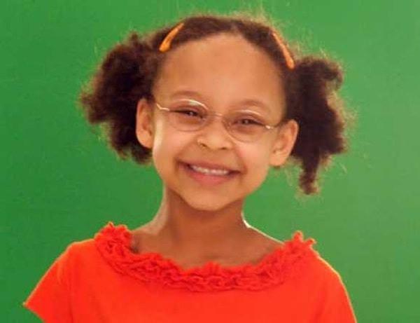 <p><span style="color:#FF0000"><strong>"YAŞADIĞIM BASKI Y&Uuml;Z&Uuml;NDEN SA&Ccedil;LARIM D&Ouml;K&Uuml;LD&Uuml;" DEMİŞTİ</strong></span></p>

<p><strong>Ge&ccedil;tiğimiz aylarda sosyal medya hesabından i&ccedil;ini d&ouml;ken Boyner, ş&ouml;yle konuşmuştu:</strong></p>

<p><strong>"10 yaşındayken okulda yaşadığım stres ve sa&ccedil;larımla ilgili hissettiğim baskı y&uuml;z&uuml;nden zor g&uuml;nler ge&ccedil;irdim. Bu durum sa&ccedil;larımın d&ouml;k&uuml;lmesine neden oldu.&nbsp;</strong></p>
