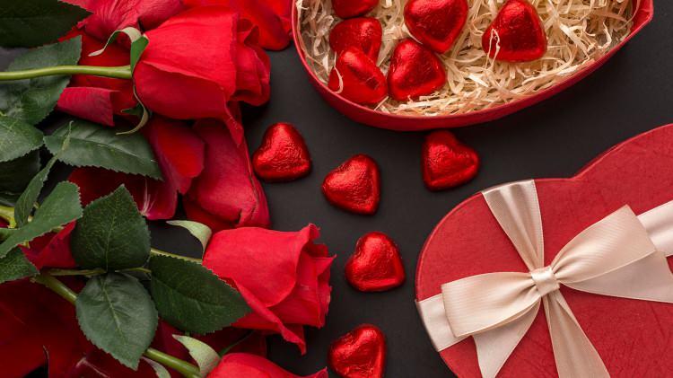 <p><em><strong>İşte hem kadınlar hem de erkekler i&ccedil;in anlamlı ve profesyonel hediye &ouml;nerileri&hellip;</strong></em></p>
