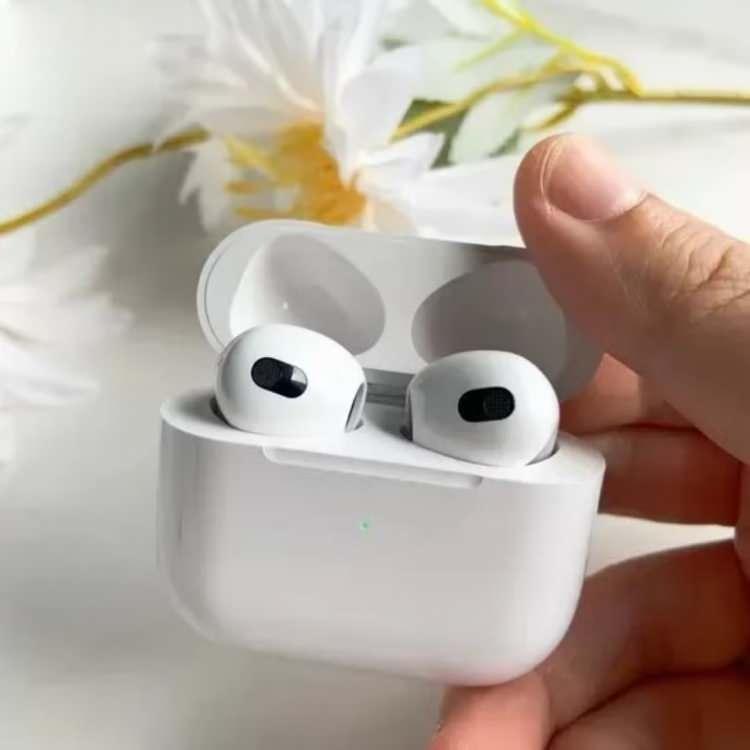 <p><strong>- Kablosuz kulaklık</strong></p>
