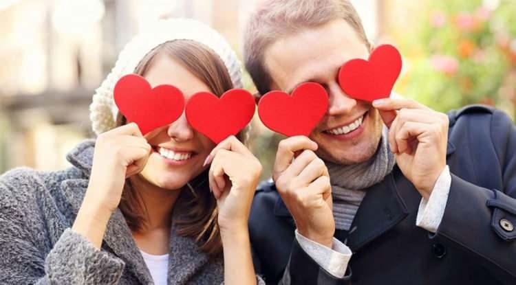 <p><span style="color:#B22222"><em><strong>14 Şubat'ta sevgiliye ne hediye alınır? 2026 Sevgililer G&uuml;n&uuml; i&ccedil;in kadın ve erkeklere &ouml;zel, anlamlı, romantik ve trend hediye &ouml;nerilerini keşfedin.</strong></em></span></p>
