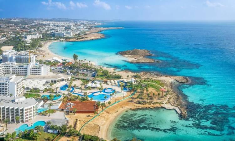 <p><strong>12. G&Uuml;NEY KIBRIS VE ŞİLİ</strong></p>

<p>G&uuml;ney Kıbrıs ve Şili pasaportları 174 noktaya vizesiz erişim sağlayabiliyor.</p>
