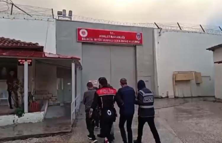 20 yıllık sır &ccedil;&ouml;z&uuml;ld&uuml;! &Uuml;&ccedil;&uuml; kayıp olarak aranıyordu: &Ccedil;ok sayıda tutuklu var