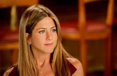 <p>11 Şubat'ta 57. yaşına giren &uuml;nl&uuml; oyuncu Jennifer Aniston, doğum g&uuml;n&uuml;nde yaptığı paylaşımlardaki fit g&ouml;r&uuml;nt&uuml;s&uuml;yle dikkatleri yine &uuml;zerine &ccedil;ekti.</p>
