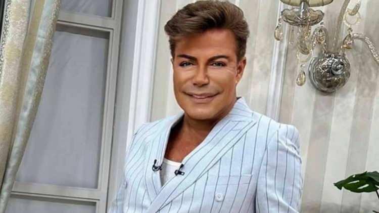 <p><strong>15 Ekim 2025 tarihinde evinde ge&ccedil;irdiği kalp krizi sonrası hastaneye kaldırılarak yoğun bakımda tedavi altına alınan Fatih &Uuml;rek'in ani vefatının ardından, ailesine ilişkin &ccedil;eşitli iddialar kamuoyunda g&uuml;ndeme gelmişti.</strong></p>
