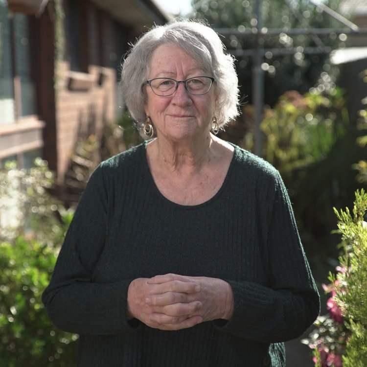 <p><strong>Avustralya'nın Melbourne kentinde yaşayan 75 yaşındaki Jane Sayner, 23 yıldır kiracısı olarak oturduğu evin sahibinin vefat etmesinin ardından, kamuoyunu şaşkına &ccedil;eviren sıra dışı bir olayla g&uuml;ndeme geldi.</strong></p>
