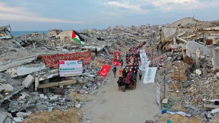 <p>İDDEF, Ramazan ayında Gazze başta olmak üzere savaş, yoksulluk ve krizlerin gölgesinde yaşam mücadelesi veren milyonlarca ihtiyaç sahibi için 56 ülkede yardım çalışması yapacak.</p>

<p> </p>
