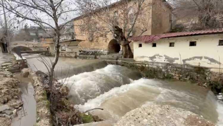 <p>Y&ouml;re halkından Neşet Yal&ccedil;ın, 2010 yılından bu yana b&ouml;yle bir su g&ouml;rmediklerini belirterek, şunları s&ouml;yledi:</p>

<p>&nbsp;</p>
