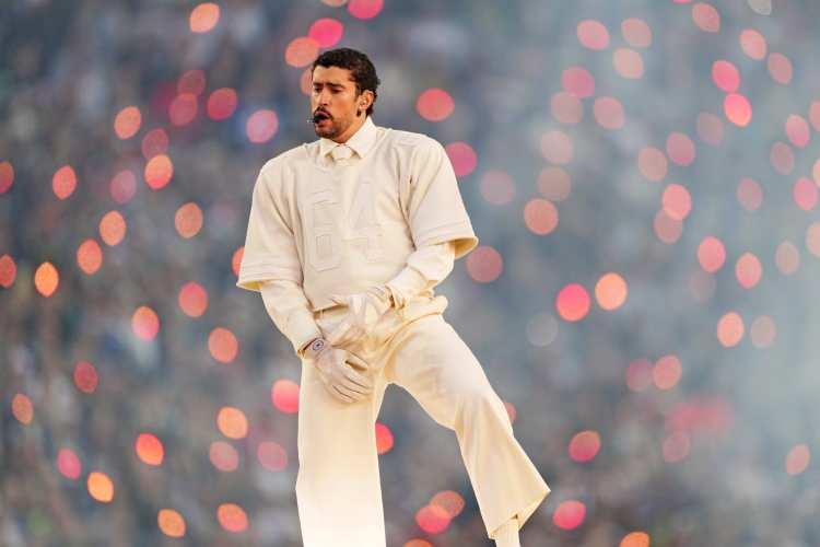 <p><strong>Şu sıralar d&uuml;nya m&uuml;zik listelerini kasıp kavuran Bad Bunny, başarıdan başarıya adım adım ilerlerken Amerika'nın en &ccedil;ok konuştuğu isimlerin başında geliyor.&nbsp;</strong></p>
