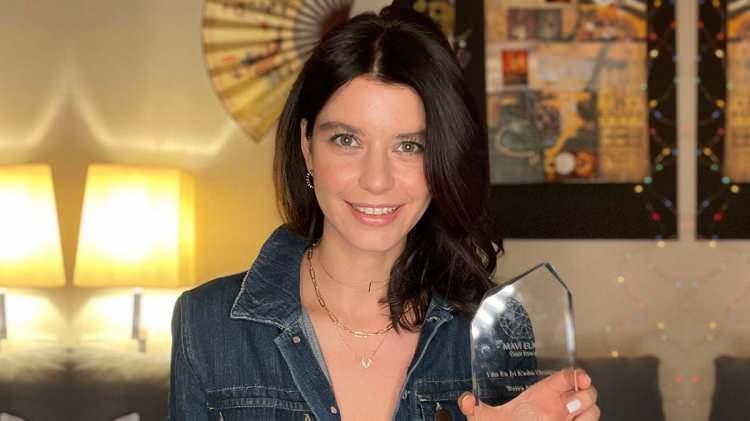 <p><strong><span style="color:#FF0000">'Aşk-ı Memnu' </span>dizisinde<span style="color:#FF0000"> 'Bihter'</span> karakteriyle hafızalara kazınan &uuml;nl&uuml; oyuncu Beren Saat m&uuml;zik d&uuml;nyasına adım attı.&nbsp;</strong></p>
