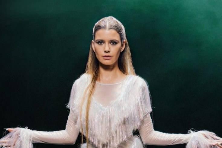 <p><strong>Bir&ccedil;ok dizi ve film projesinde yer alan &uuml;nl&uuml; oyuncu,&nbsp;&nbsp;<span style="color:#FF0000">'Beren' </span>ismiyle ilk şarkısını &ccedil;ıkardı.</strong></p>
