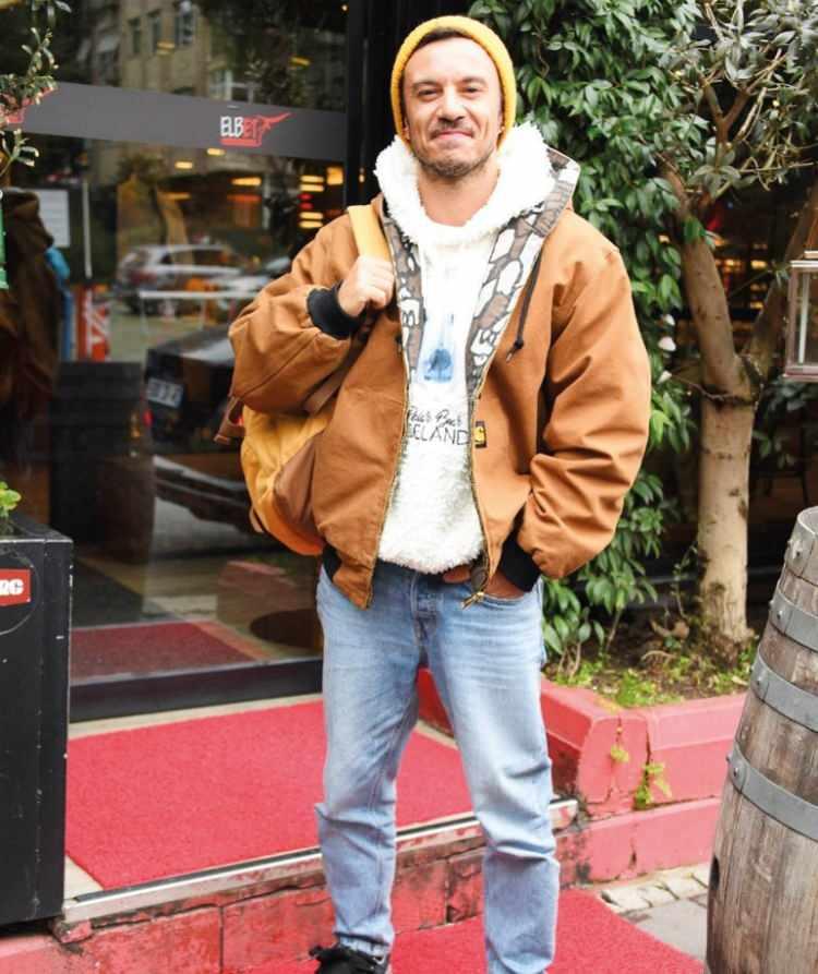 <p><strong>Ardından s&uuml;per l&uuml;ks aracına binerek evinin yolunu tutan Buray'ın otomobilinin fiyatı ise olay oldu.&nbsp;</strong></p>
