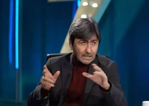 <p>Lang'ı solda, Barış Alper'i sağda oynatır.zır olmadığı i&ccedil;in oynatmayacağını d&uuml;ş&uuml;n&uuml;yorum.</p>
