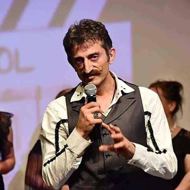 <p><strong>Kirasını &ouml;deyemediği i&ccedil;in kapısına icra memurlarının dayandığını s&ouml;yleyen sevilen oyuncu, itiraflarıyla y&uuml;rek burktu.</strong></p>
