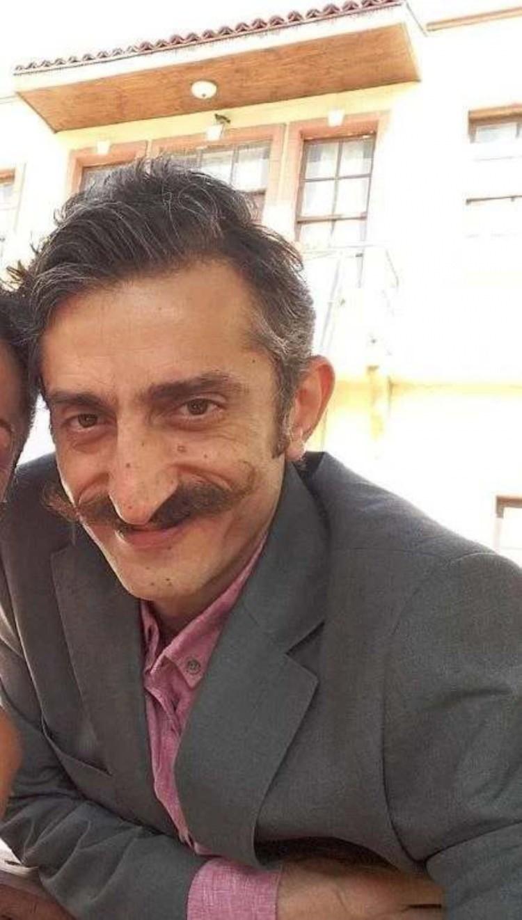 <p><span style="color:#FF0000"><strong>"BENİ 16 AY BOYUNCA İDARE ETTİ"</strong></span></p>

<p><strong>Kirasını uzun s&uuml;re &ouml;deyememesine rağmen avukatın kendisine tolerans g&ouml;sterdiğini anlatan Ke&ccedil;eci, "Avukat geldi kapıya, 'Metin Bey size bunu yapamayız' dedi. Beni tam 16 ay idare etti. Ancak gelinen noktada s&uuml;re&ccedil; artık ka&ccedil;ınılmaz oldu." diye konuştu.</strong></p>
