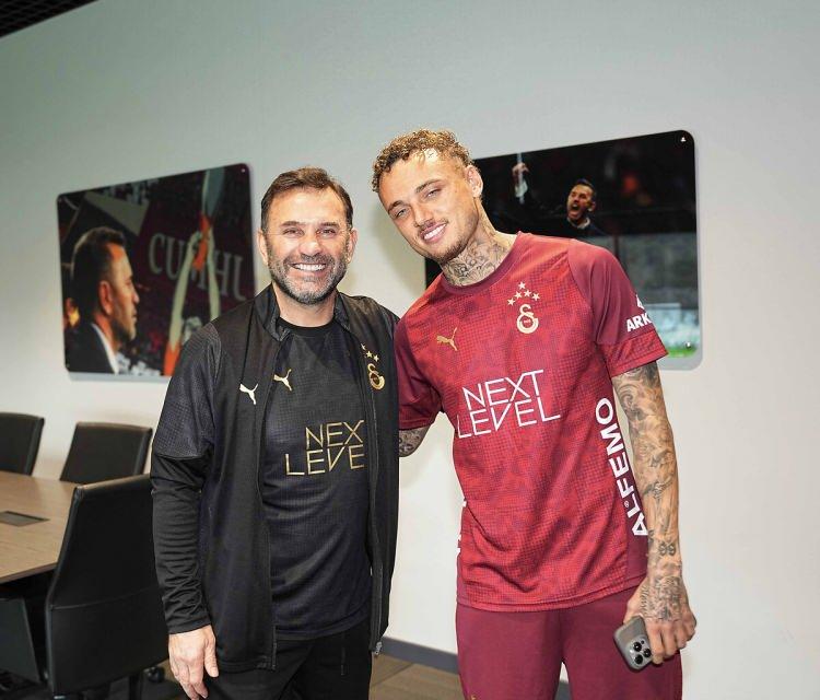 <p>Galatasaray aynı d&ouml;nemde Yaser Asprilla, Can Armando G&uuml;ner, Renato Nhaga, Sacha Boey'u da renklerine bağlamıştı.</p>
