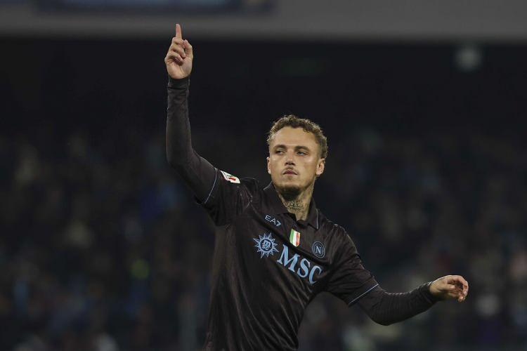 <p>Hollanda'dan b&uuml;y&uuml;k umutlarla İtalya'ya gelen Lang, Napoli'de beklentileri karşılayamamıştı.</p>
