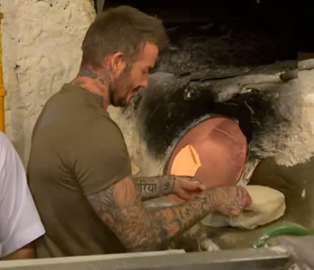 <p>O kareler i&ccedil;erisinde en dikkat &ccedil;eken an ise Beckham'ın kebap&ccedil;ıda tandır başına ge&ccedil;mesi oldu.</p>
