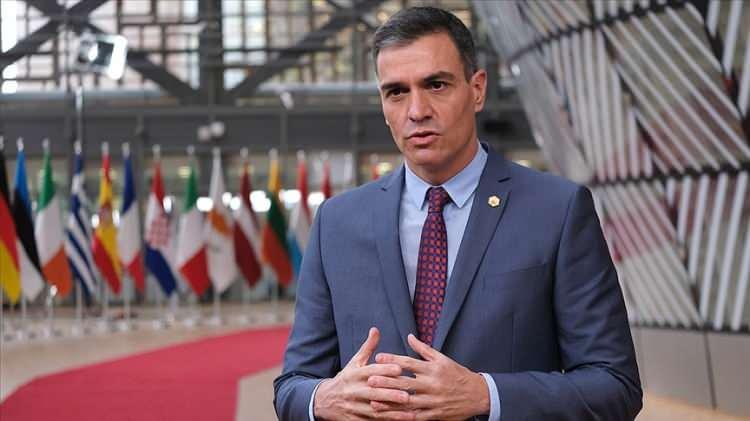 <p><span style="color:#B22222"><strong>PEDRO S&Aacute;NCHEZ</strong></span></p>

<p><strong>(İspanya)</strong> &ndash;</p>

<p>2 &ccedil;ocuk</p>
