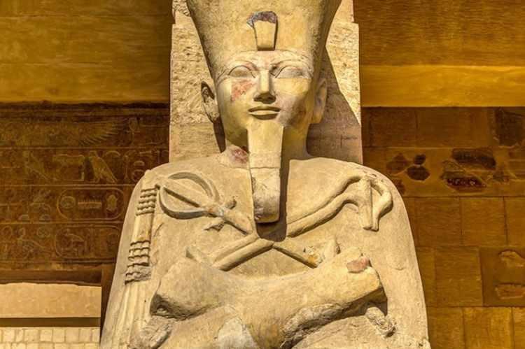 <p><span style="color:#B22222"><strong>HATŞEPSUT</strong></span></p>
