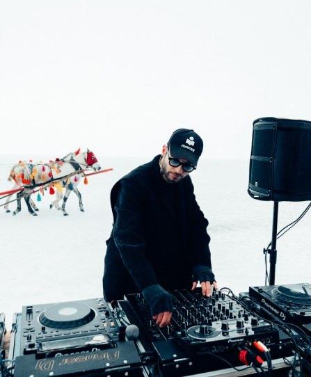 <p><strong>Bu isimler arasında David Guetta ve Steve Angello gibi isimlerle birlikte sahneye alan DJ ve m&uuml;zik prod&uuml;kt&ouml;r&uuml; Louis Bekk, Londra'da yaşayan manken Gabriele Gzimailaite, Orta Doğu'da geniş bir hayran kitlesi olan Dubai'de yaşayan Rama Mourad vardı.</strong></p>
