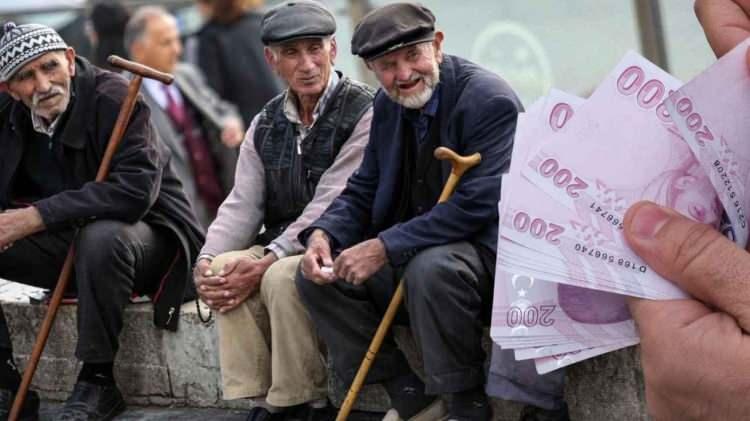 <p>&nbsp;2018 yılından bu yana &ouml;denen emekli bayram ikramiyelerinin bu yıl ne kadar olacağı, emekliler tarafından yakından takip ediliyor.</p>
