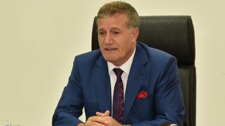 <p><strong><span style="color:rgb(178, 34, 34)">DİPLOMATİK MİSYONLARDA HER D&Ouml;NEM YAPILAN RUTİN BİR ADIM</span></strong></p>

<p>Benzer ziyaretlerin diplomatik misyonlarda g&ouml;rev değişimi yaşandığında rutin olarak ger&ccedil;ekleştirildiğine dikkat &ccedil;eken Bakan Arıklı,&nbsp;<strong>"Bu durum, Amerikan El&ccedil;iliğinde her konsolos değişiminde yeni konsolosun yaptığı ilk işlerden birisidir."</strong>&nbsp;dedi.</p>

<p>&nbsp;</p>
