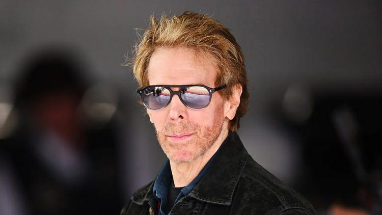 <p>Aynı zamanda <strong>Bruckheimer, s</strong>inema sekt&ouml;r&uuml;ndeki grevler ve yapay zeka tartışmalarıyla dolu zorlu bir s&uuml;reci geride bıraktıklarını belirtip, sinemaların geleceği konusunda olduk&ccedil;a iyimser ifadelerde bulundu.<em><strong>&nbsp;<span style="color:#800080">"Sinemalar &ouml;l&uuml;yorsa bunun sebebi biziz; &ccedil;&uuml;nk&uuml; insanlara g&ouml;rmek istedikleri şeyi vermiyoruz.</span></strong></em><span style="color:#800080">"</span> diyen yapımcı, kaliteli yapımların her zaman seyirci bulacağını savundu.&nbsp;</p>
