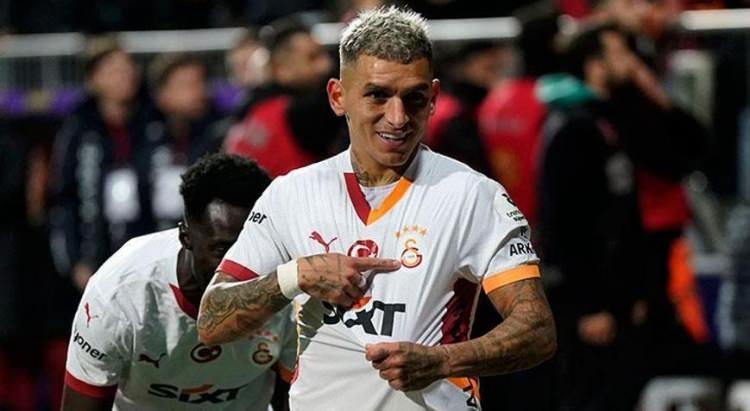 <p>&Uuml;nl&uuml; isim, kuzenlerine T&uuml;rk mutfağının sevilen lezzetlerini tattırdı.</p>
