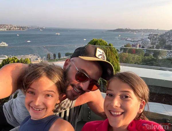 <p>Pop d&uuml;nyasının sevilen ismi G&ouml;khan &Ouml;zen, ge&ccedil;tiğimiz g&uuml;nlerde kızları Ada Deren ve Derin Su ile birlikte alışveriş yaparken g&ouml;r&uuml;nt&uuml;lendi.</p>
