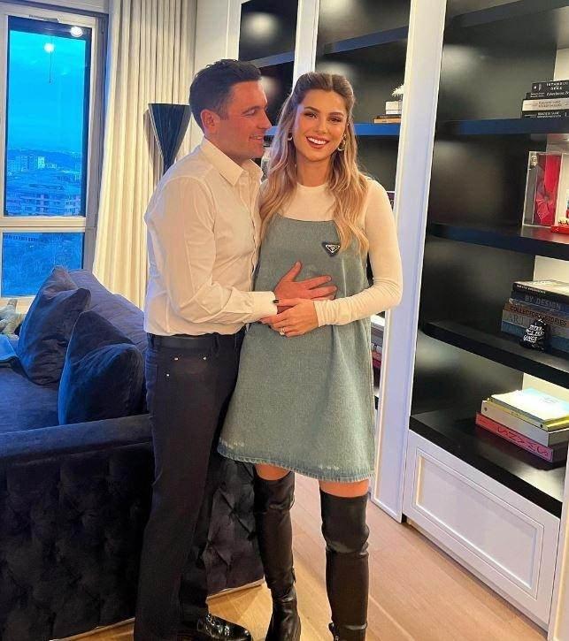 <p><strong>Cankurt, "Nazlı Hanım ikinci bebeğine hamile ve en yakınları bile bunu bilmiyor; hamile olduğunu benim bu haberim ile &ouml;ğrenecekler." iddiasında bulunurken &uuml;nl&uuml; &ccedil;iftten hen&uuml;z bir a&ccedil;ıklama gelmedi.</strong></p>
