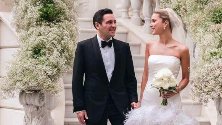 <p><strong>2021 yılının ekim ayında Arzu - &Ouml;mer Sabancı &ccedil;iftinin yalısında nikah masasına oturan &uuml;nl&uuml; &ccedil;ift, 2022 yılının haziran ayında &Ccedil;ırağan Sarayı'nda g&ouml;rkemli bir d&uuml;ğ&uuml;nle mutluluğunu herkesle paylaşmıştı.</strong></p>
