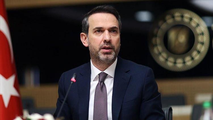 <p><span style="color:#B22222"><strong>ALPARSLAN BAYRAKTAR: HATAY / KIRIKHAN</strong></span></p>

<p>Enerji ve Tabii Kaynaklar Bakanı Alparslan Bayraktar, aslen Hataylı Kırıkhan doğumlu.&nbsp;</p>

<p>Kırıkhan doğumlu olan Bakan Bayraktar; 2016-2018 yılları arasında Enerji ve Tabii Kaynaklar Bakanlığı'nda Dış İlişkiler ve Avrupa Birliği Genel M&uuml;d&uuml;r&uuml; ve M&uuml;steşar Yardımcısı; 2010-2016 yılları arasında Enerji Piyasası D&uuml;zenleme Kurumu'nda kurul &uuml;yesi olarak g&ouml;rev yaptı.&nbsp;</p>
