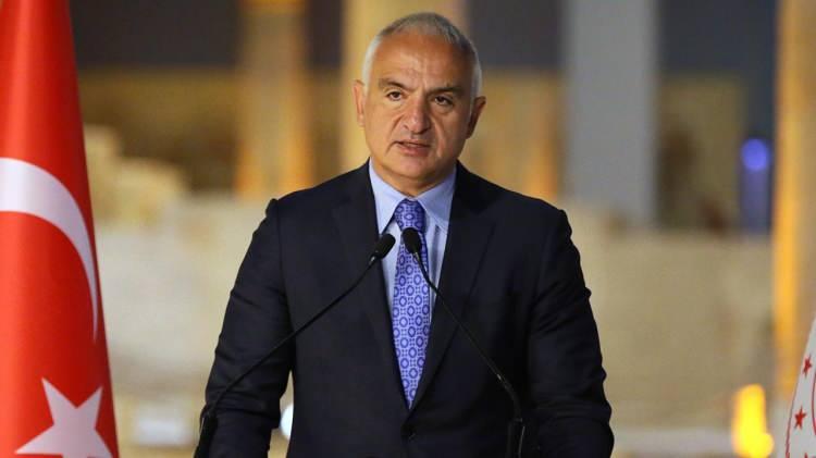 <p><span style="color:#B22222"><strong>MEHMET NURİ ERSOY: ANTALYA</strong></span></p>

<p>K&uuml;lt&uuml;r ve Turizm Bakanı Mehmet Nuri Ersoy, İstanbul doğumlu ancak kaynaklara g&ouml;re kendisinin Antalyalı olduğu biliniyor.&nbsp;</p>
